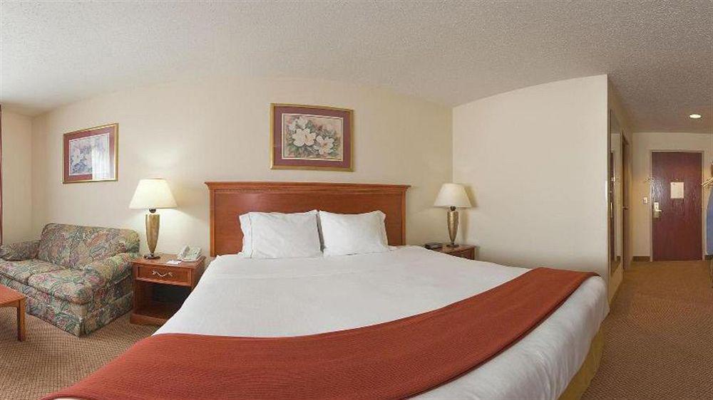 מלון Baymont By Wyndham Chelsea מראה חיצוני תמונה