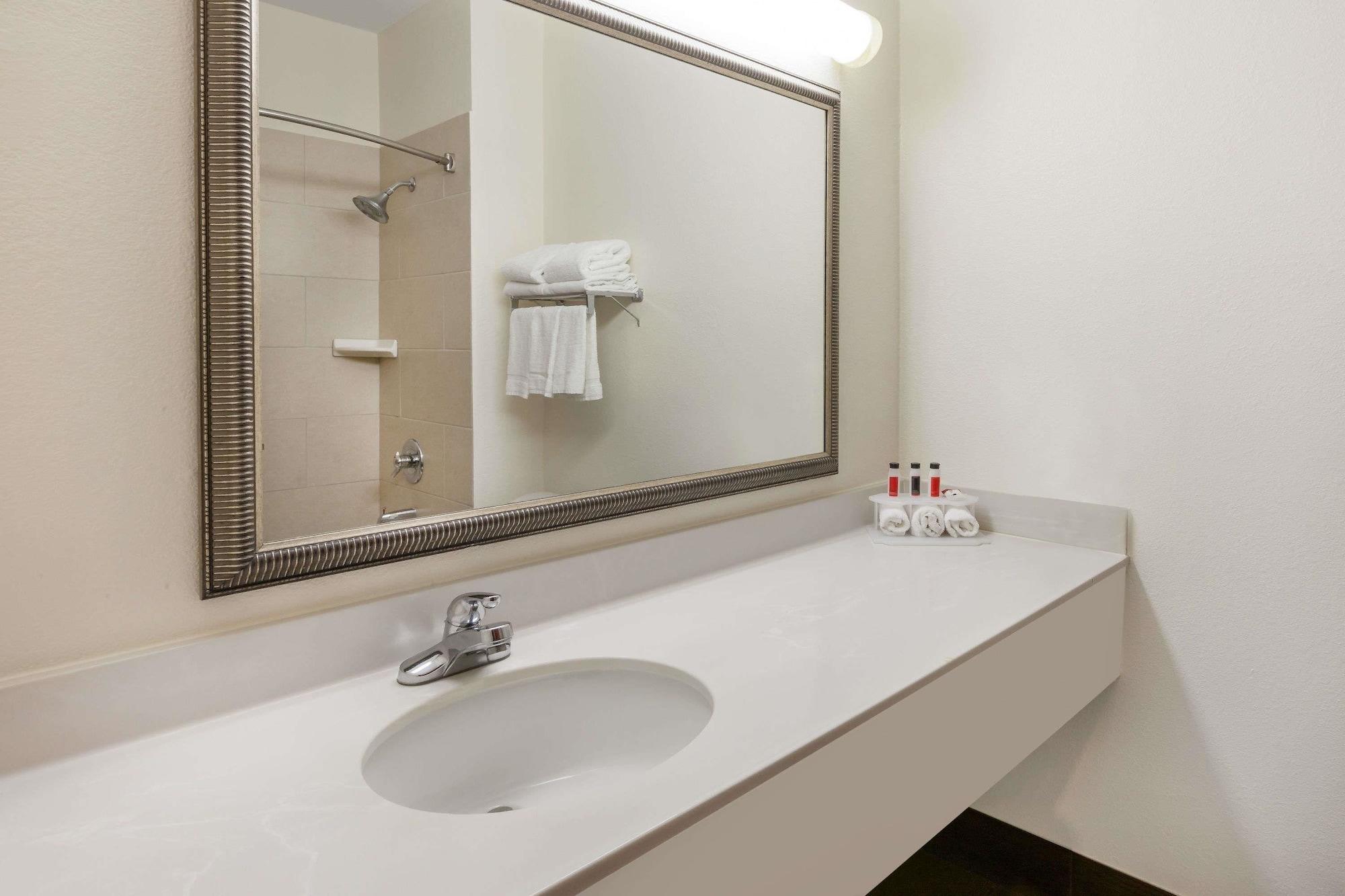 מלון Baymont By Wyndham Chelsea מראה חיצוני תמונה