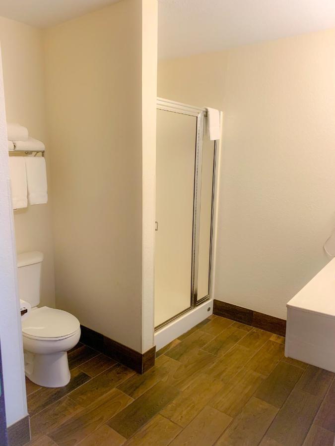 מלון Baymont By Wyndham Chelsea מראה חיצוני תמונה